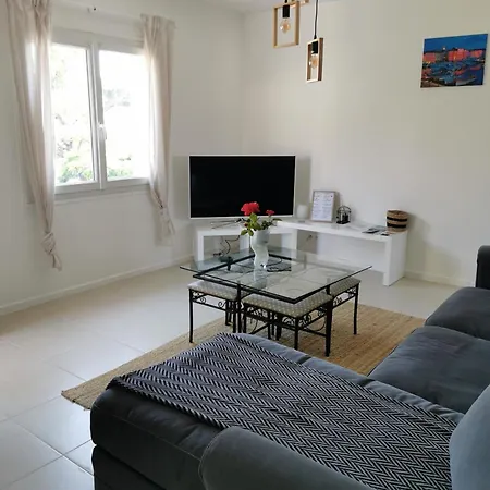 Apartment Grand 3 A 300m De La